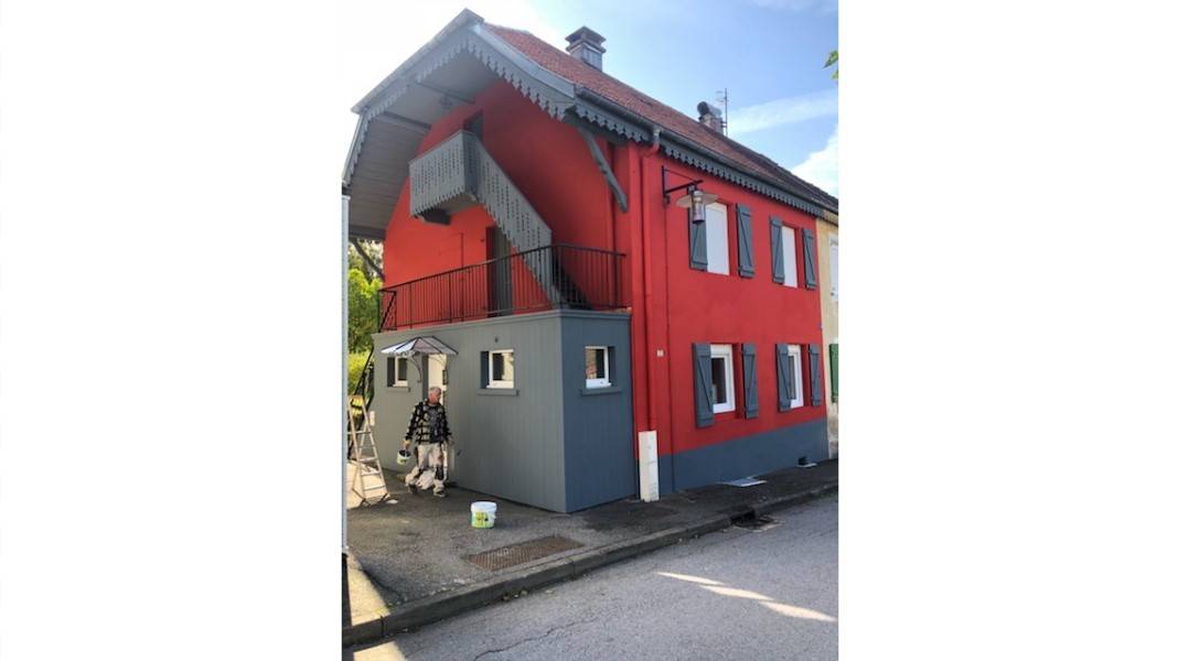 Peinture des façades, volets et frisette d’une maison à Lons le Saunier 39 Jura